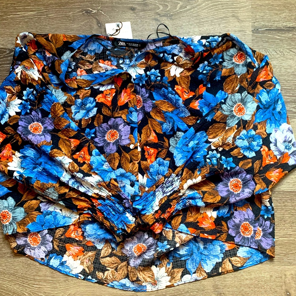 Zara Floral Print top. Multicolored. XS